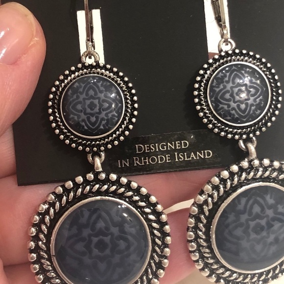 Earrings and bracelet set - Picture 9 of 12